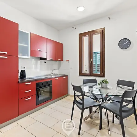 Domus Karalitana Apartment *